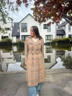 BRENTWOOD TRENCH COAT (CAMEL CHECK)