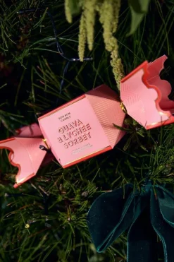 GUAVA & LYCHEE SORBET TIN CANDLE BON BON (HOLIDAY COLLECTION)