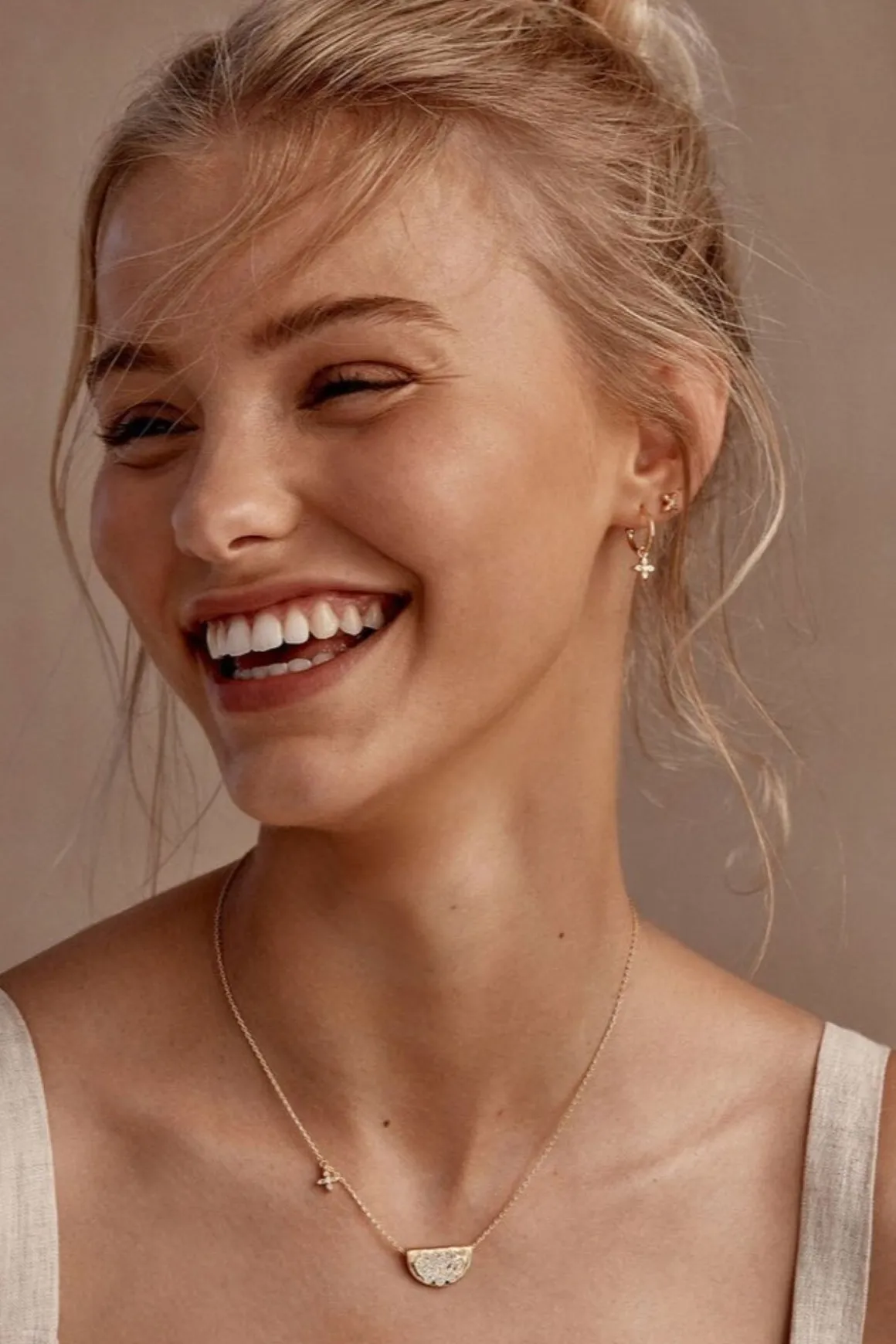LIVE IN LIGHT LOTUS NECKLACE (18K GOLD VERMEIL)