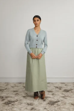 MERINO V NECK CARDIGAN (POWDER)