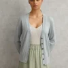 MERINO V-NECK CARDIGAN (POWDER)