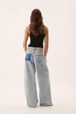 OUTLAND JEANS (LIGHT WASH DENIM)