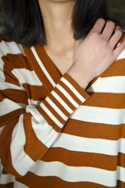 V NECK FOR VICTORY JUMPER (CINNAMON STRIPE)