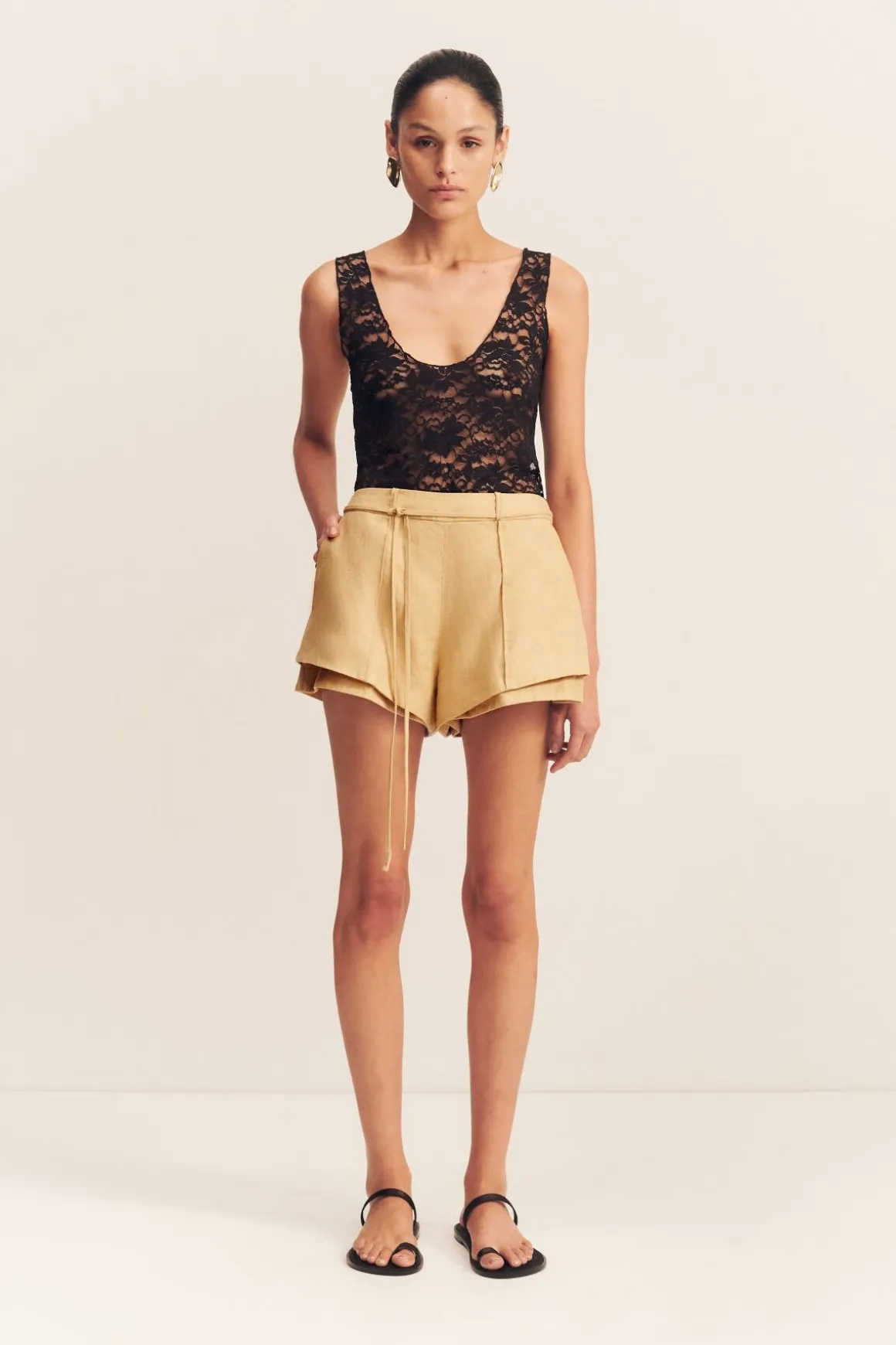 WALLIS LACE SCOOP NECK TANK (BLACK)