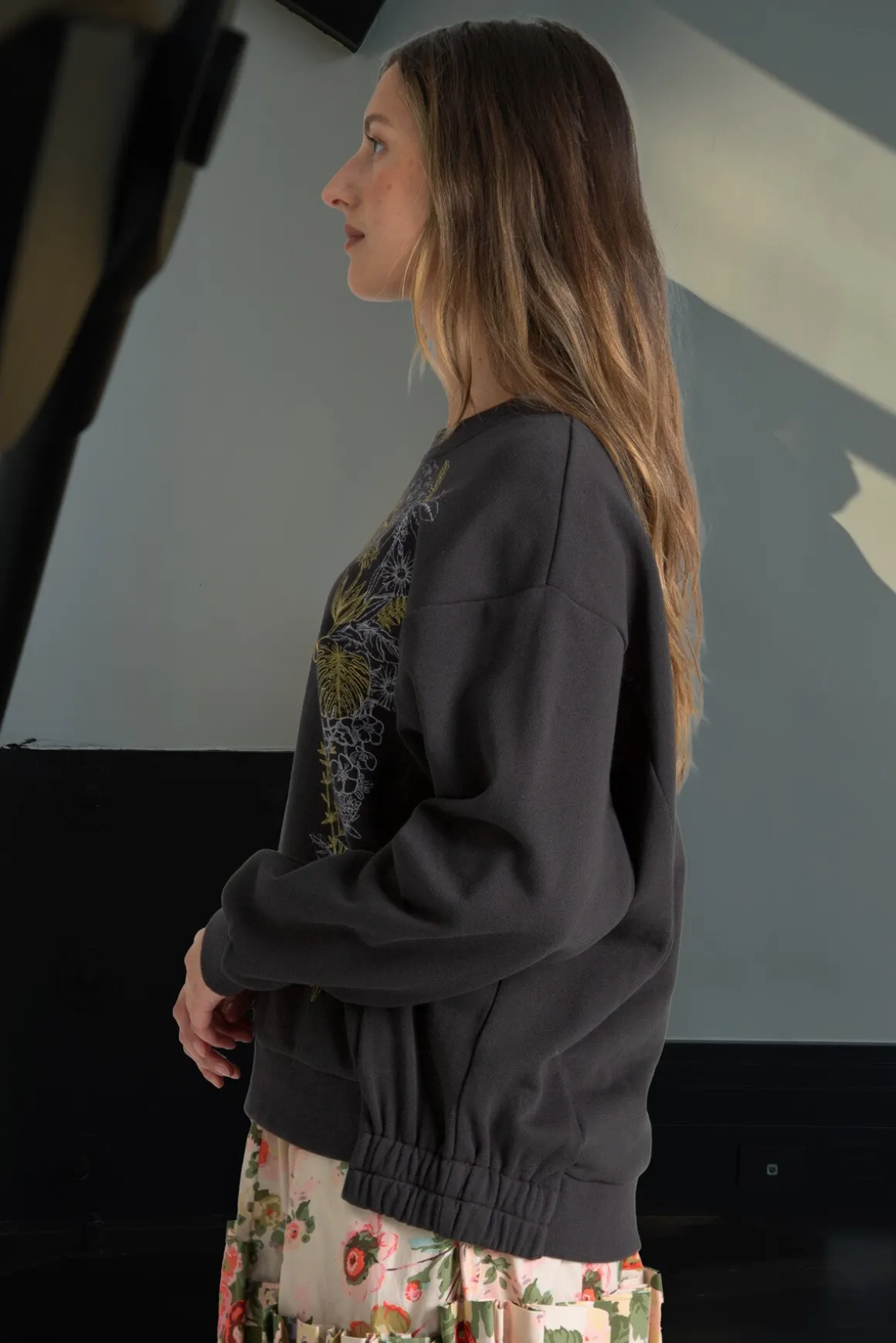 WREATH MY MIND SWEATSHIRT (BLACK/BRONZE)